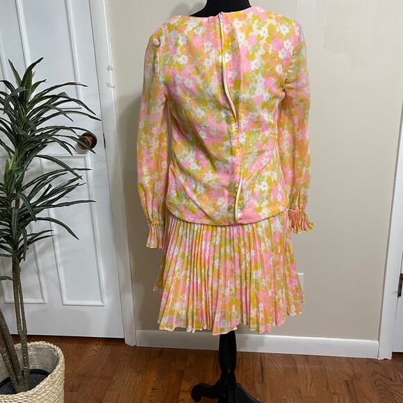 Vintage60s Mod Flower Child Long Sleeve Pleated Mini Dress Rare Size 6/8 - Picture 2 of 12